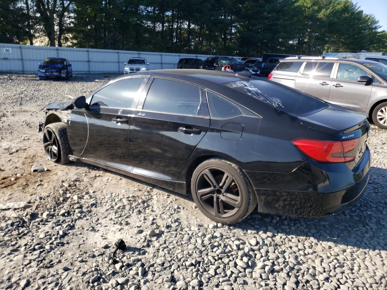 1HGCV1F19JA064815 2018 HONDA ACCORD - Image 2