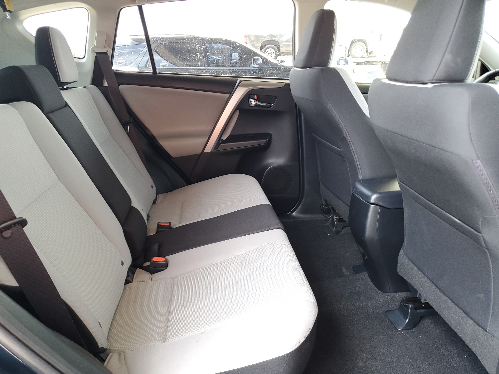 JTMWFREVXHD093275 2017 Toyota Rav4 Xle