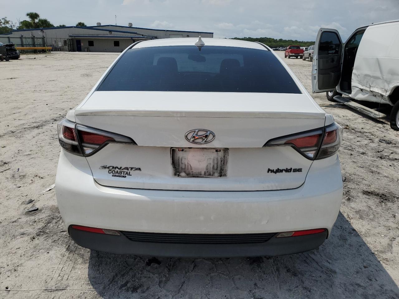 2016 Hyundai Sonata Hybrid VIN: KMHE24L11GA013691 Lot: 67757954
