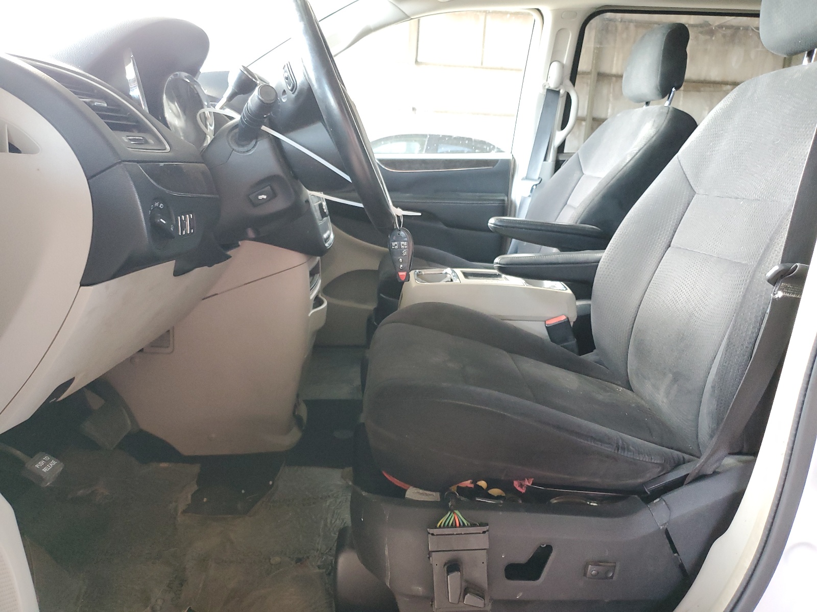 2A4RR5DG0BR713050 2011 Chrysler Town & Country Touring