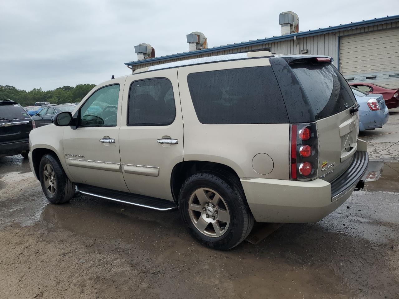 2007 GMC Yukon Denali VIN: 1GKFK63827J355690 Lot: 69571854