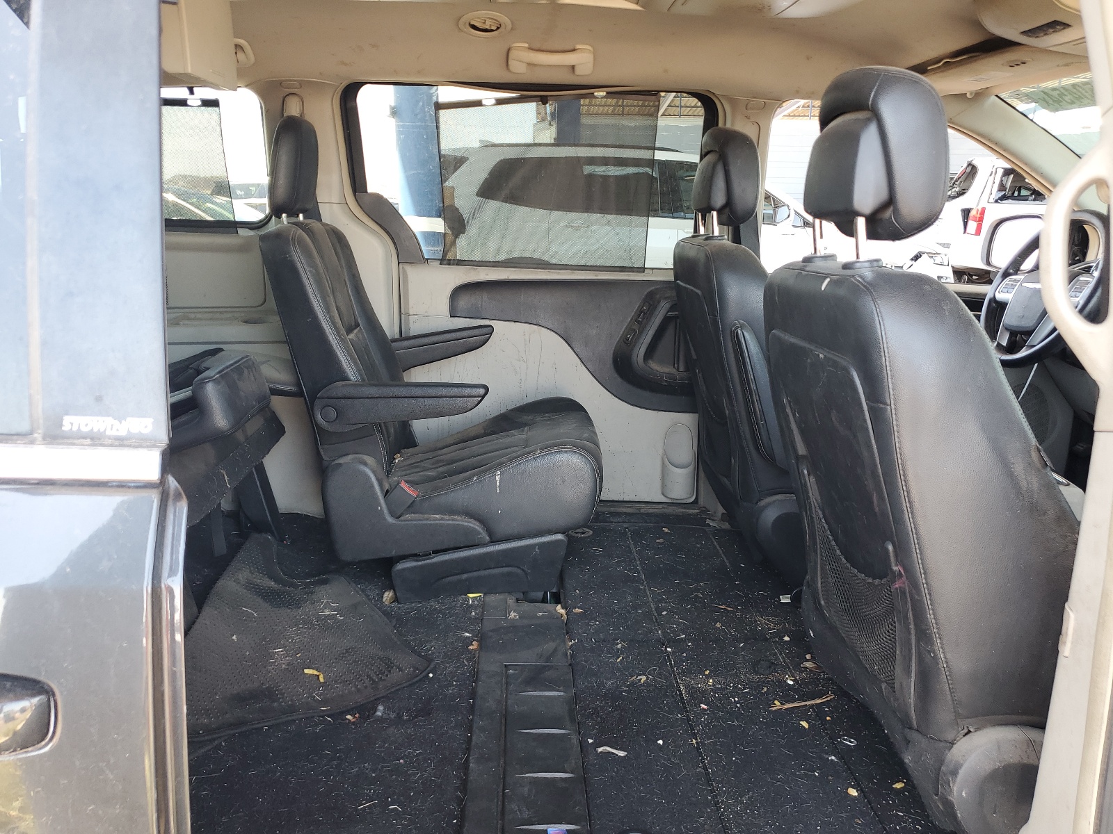 2A4RR8DG1BR746494 2011 Chrysler Town & Country Touring L