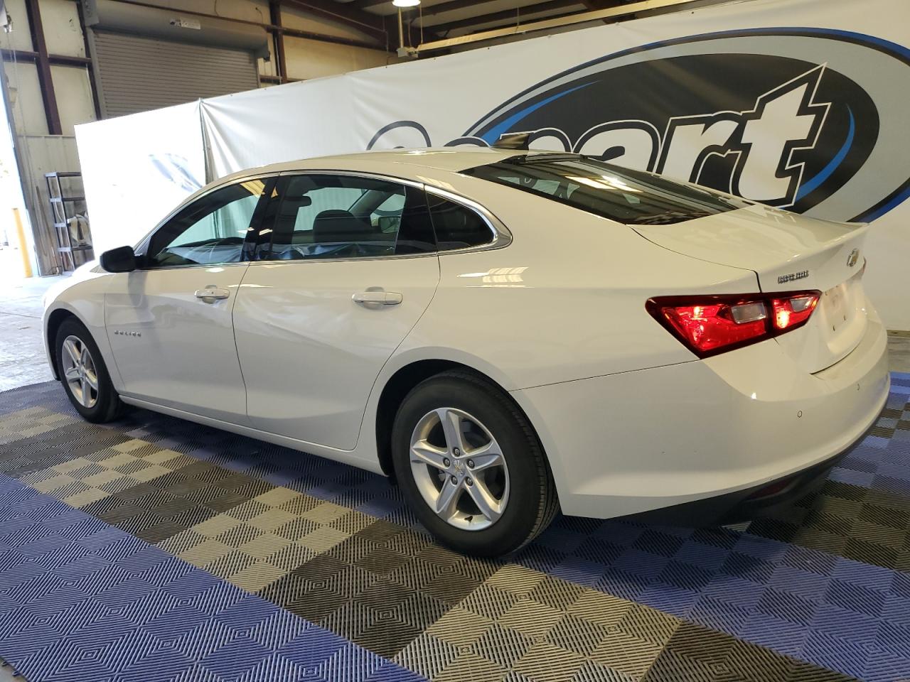 2022 Chevrolet Malibu - Image 2