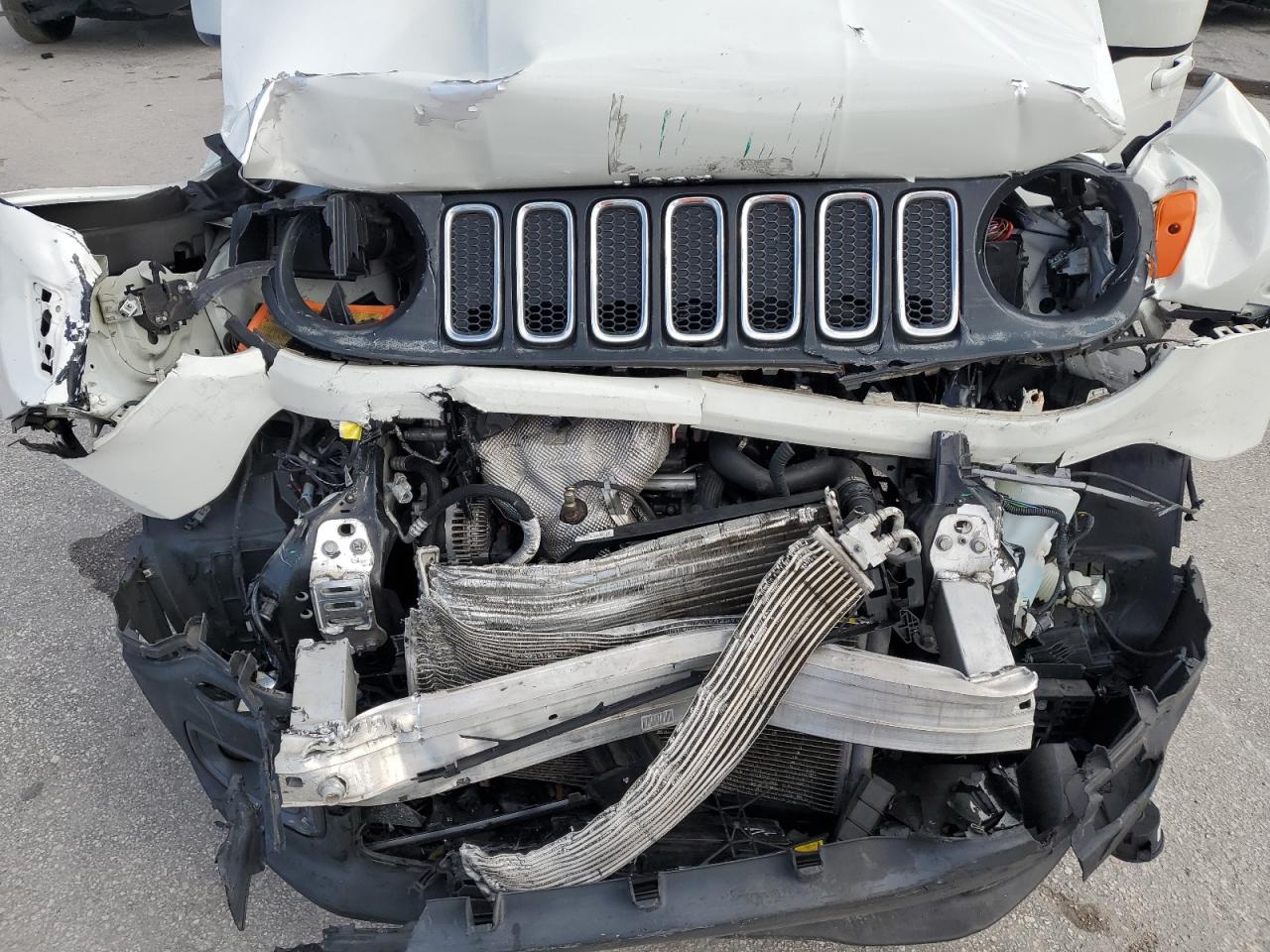 2018 Jeep Renegade - Image 13