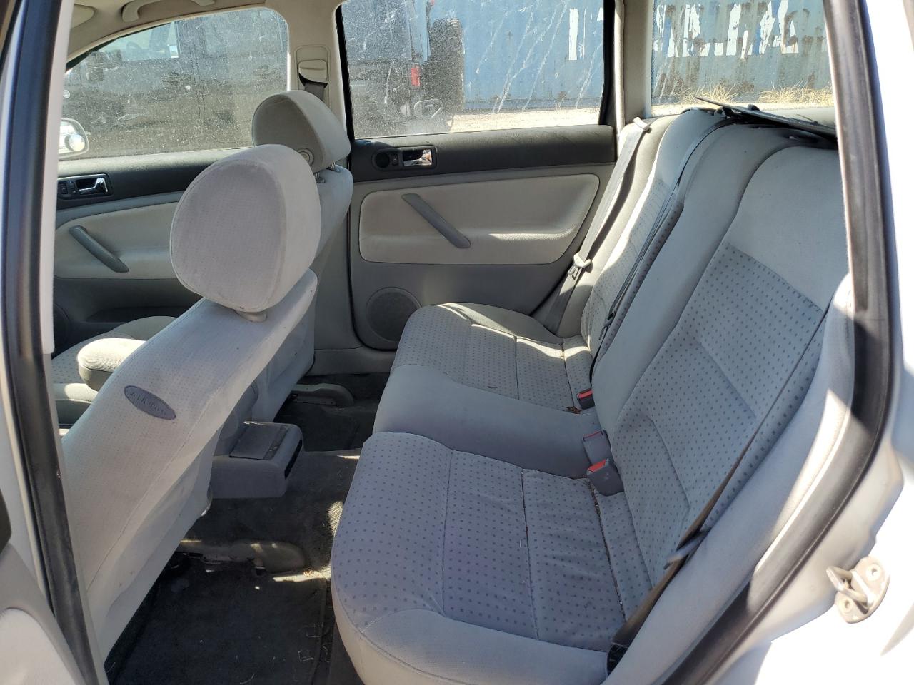 2000 Volkswagen Passat Gls VIN: WVWNA23B9YE238584 Lot: 65490944