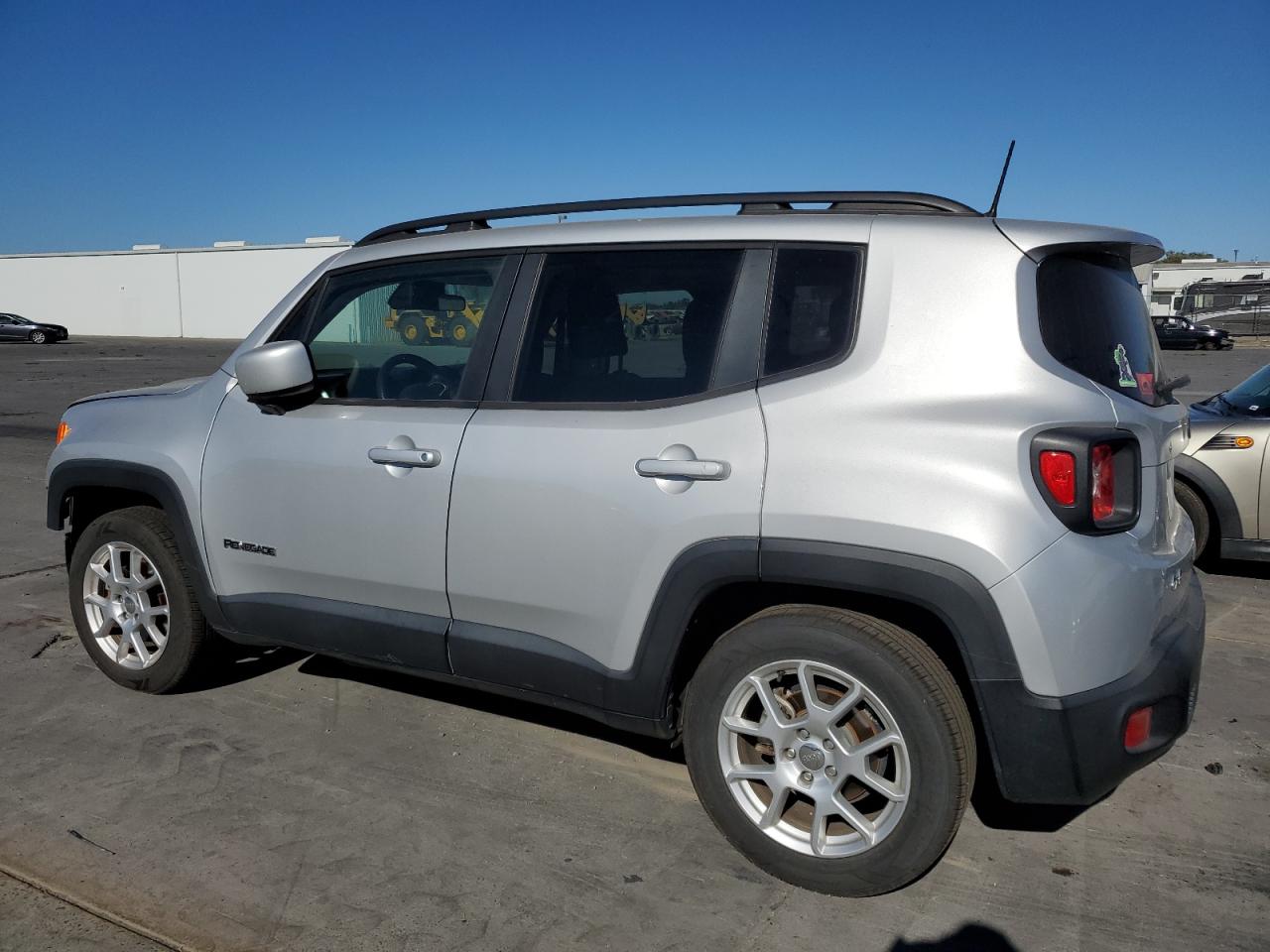 ZACNJABBXKPJ83392 2019 JEEP RENEGADE - Image 2