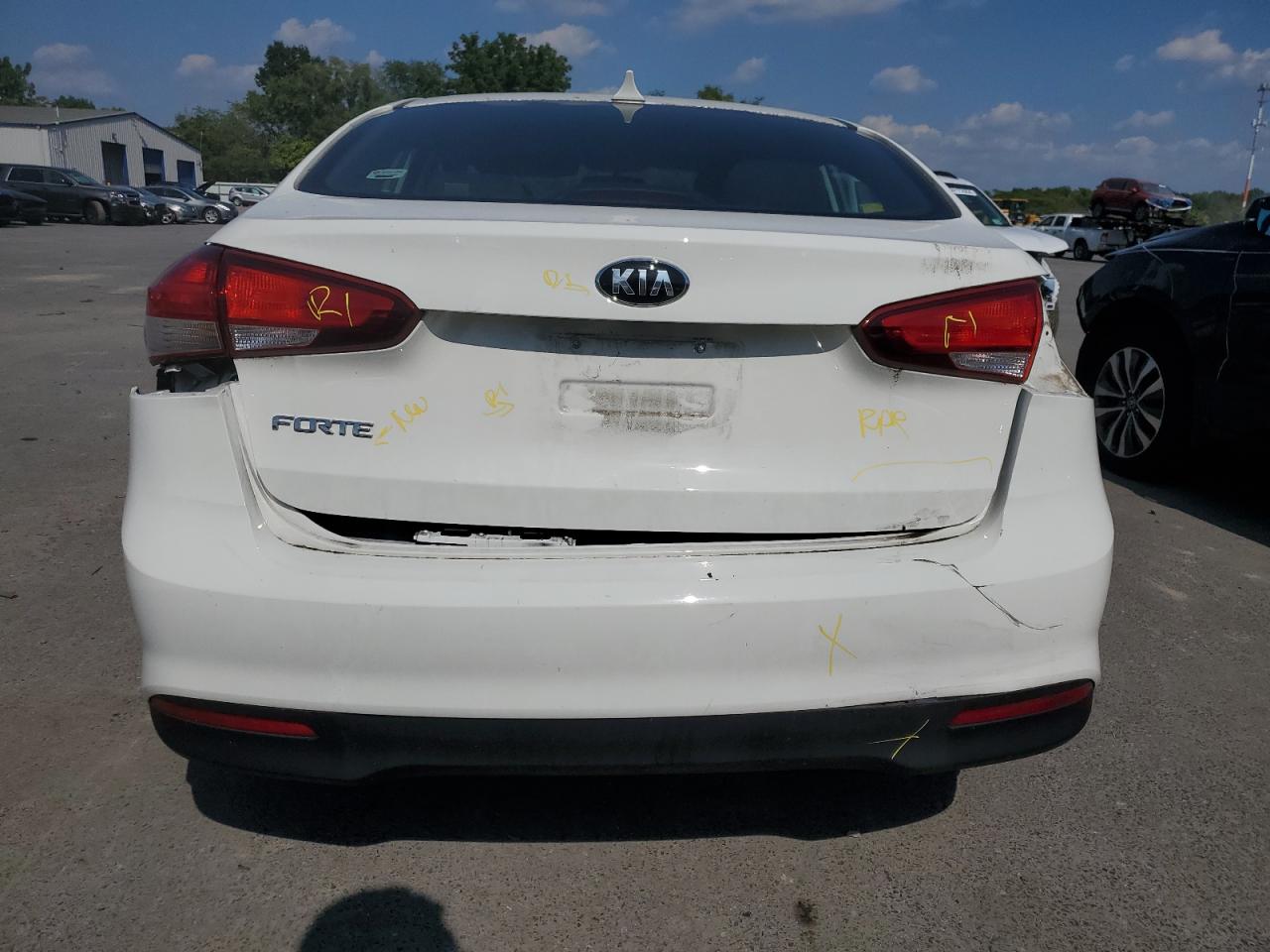 3KPFK4A74HE129191 2017 Kia Forte Lx