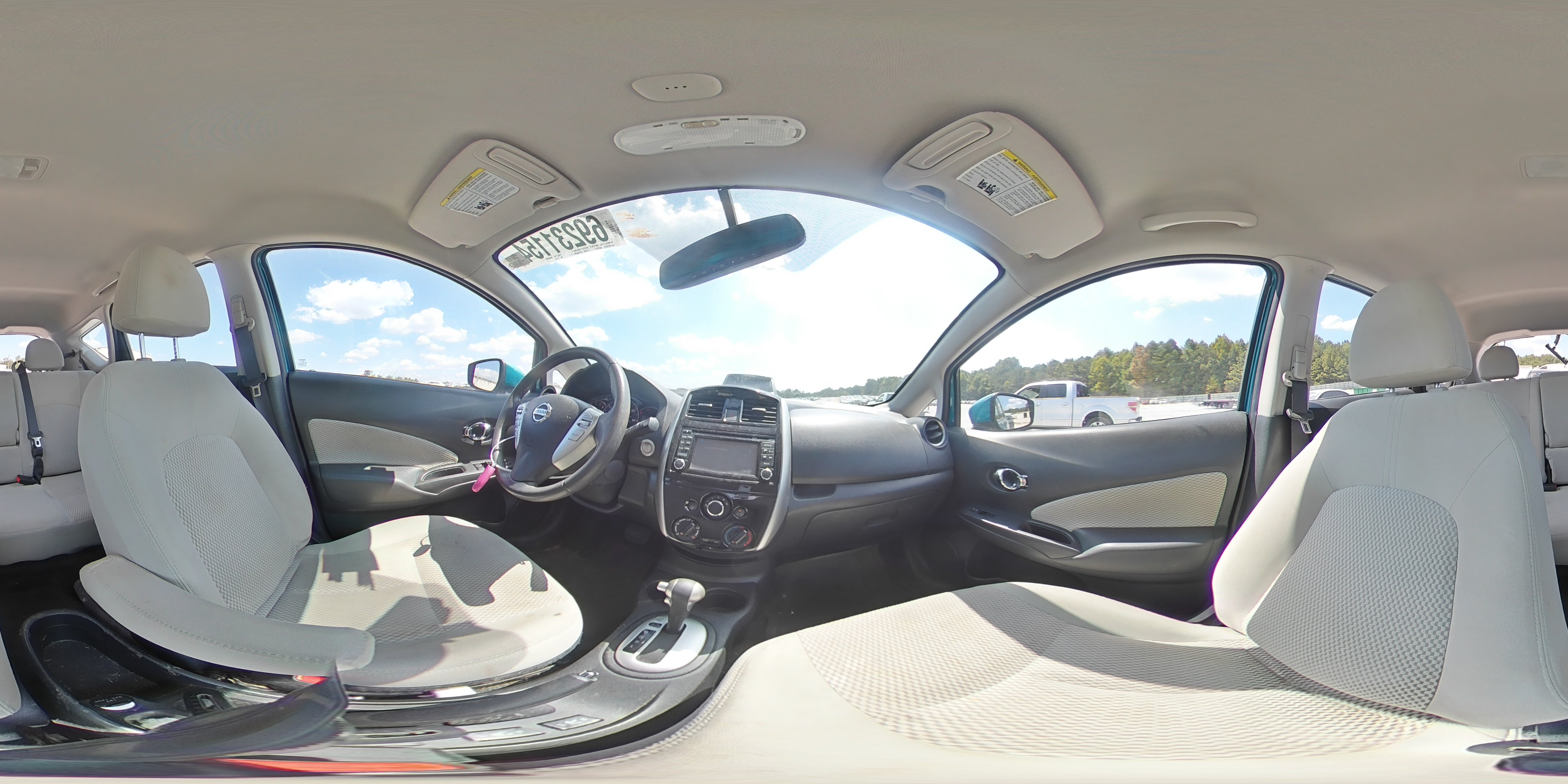 2015 Nissan Versa - Image 12