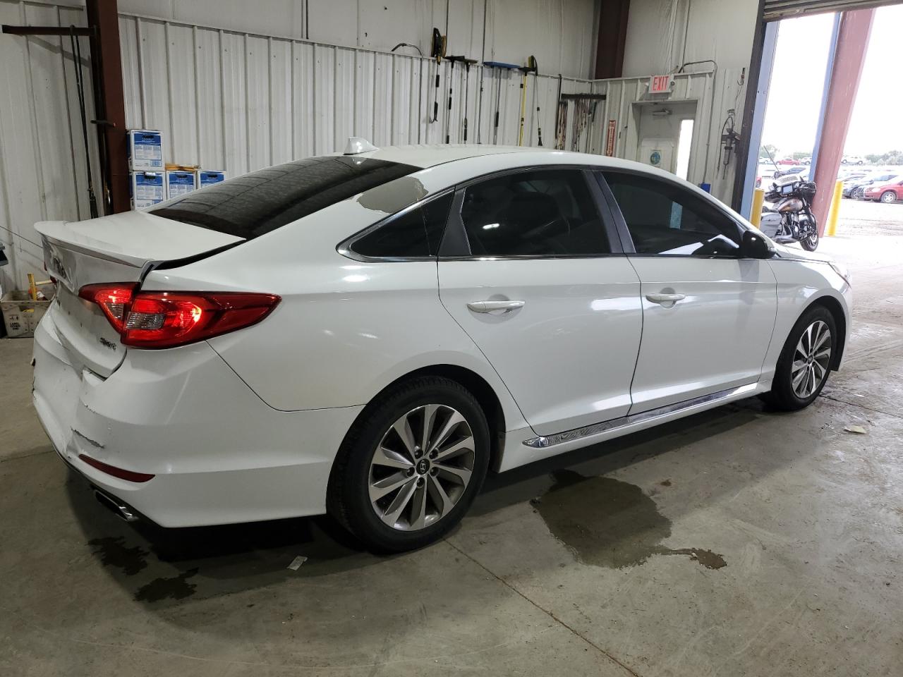 2016 Hyundai Sonata - Image 3