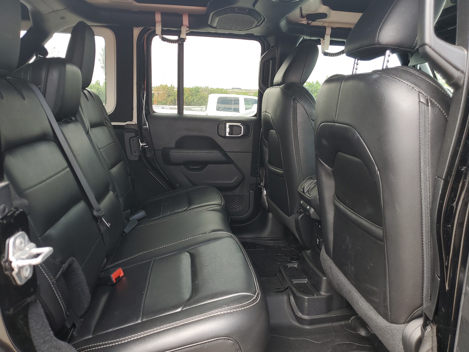 1C4HJXEN4LW164656 2020 Jeep Wrangler Unlimited Sahara