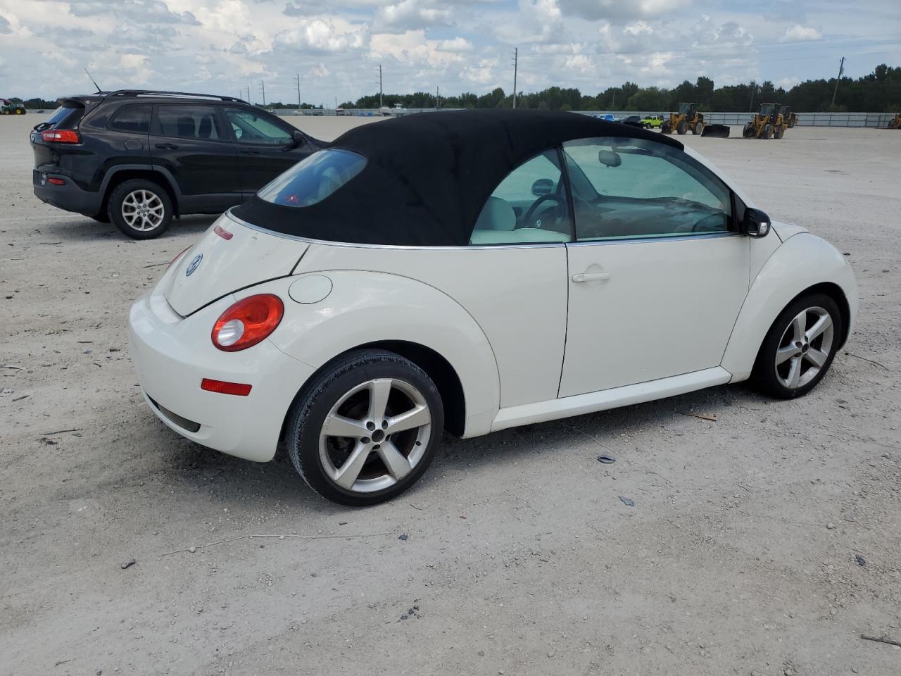 2007 Volkswagen New Beetle Triple White VIN: 3VWFF31Y07M420280 Lot: 66648304