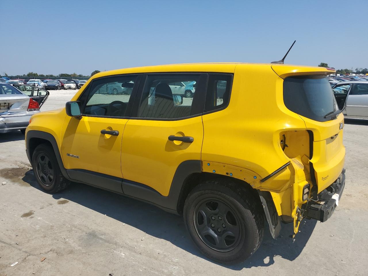 ZACCJAAT8FPC31756 2015 JEEP RENEGADE - Image 2