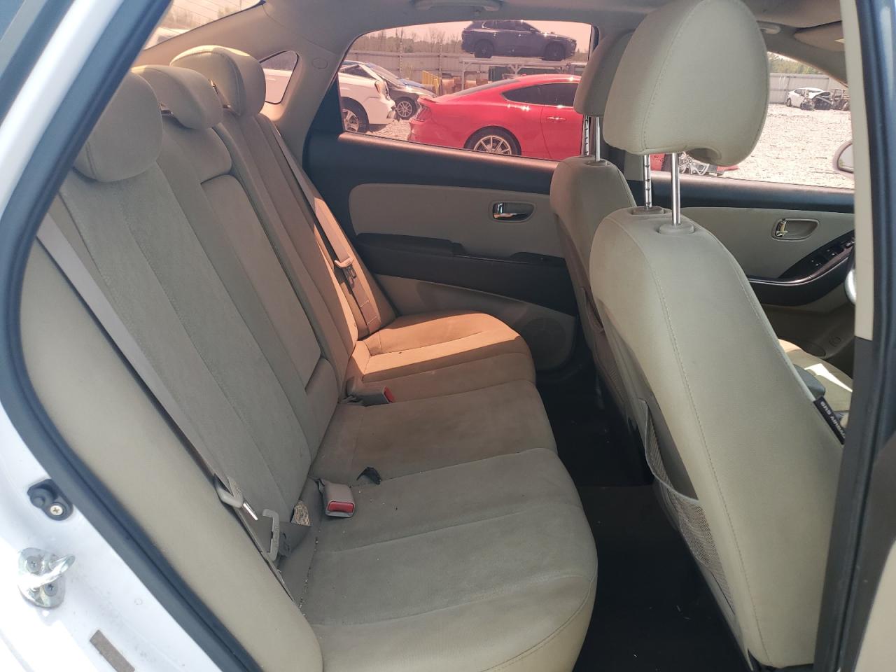 2010 Hyundai Elantra - Image 11