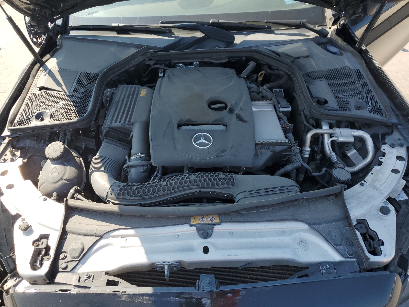 WDDWJ4JB5JF676494 2018 Mercedes-Benz C 300