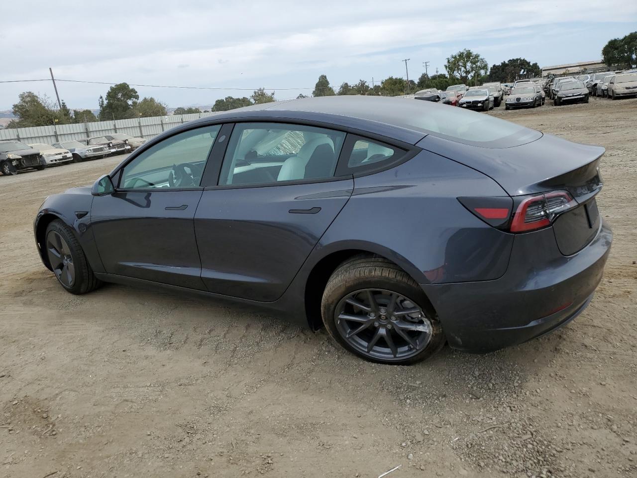 5YJ3E1EBXMF068120 2021 TESLA MODEL 3 - Image 2