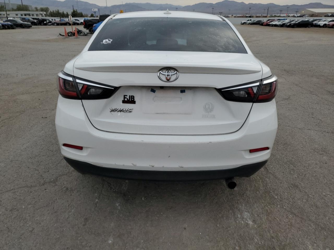 3MYDLBYV8KY526732 2019 Toyota Yaris L