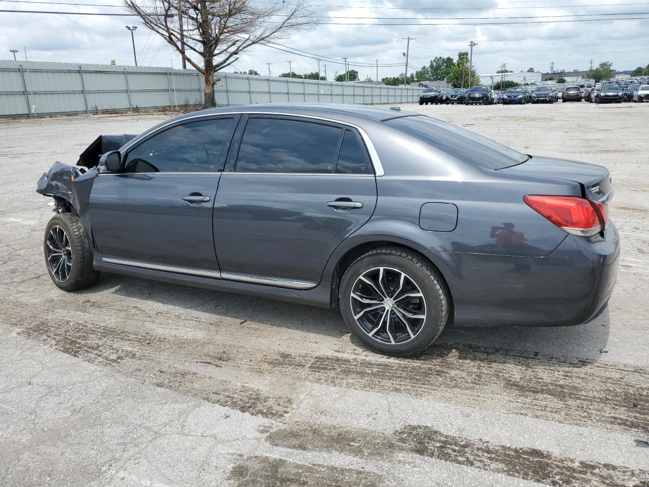 2011 Toyota Avalon - Image 2