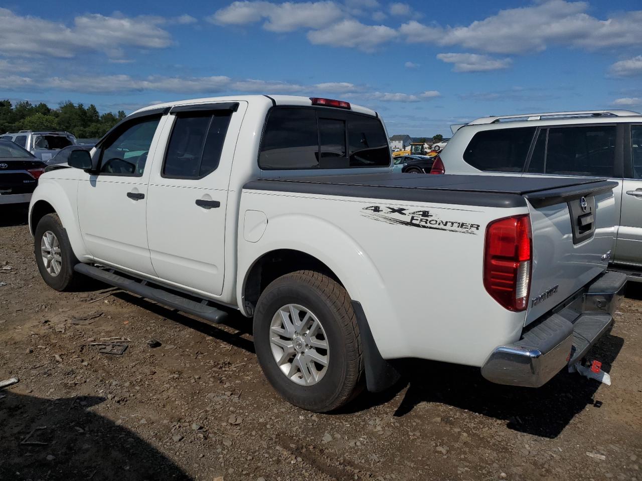 1N6AD0EV7HN777834 2017 NISSAN NAVARA - Image 2