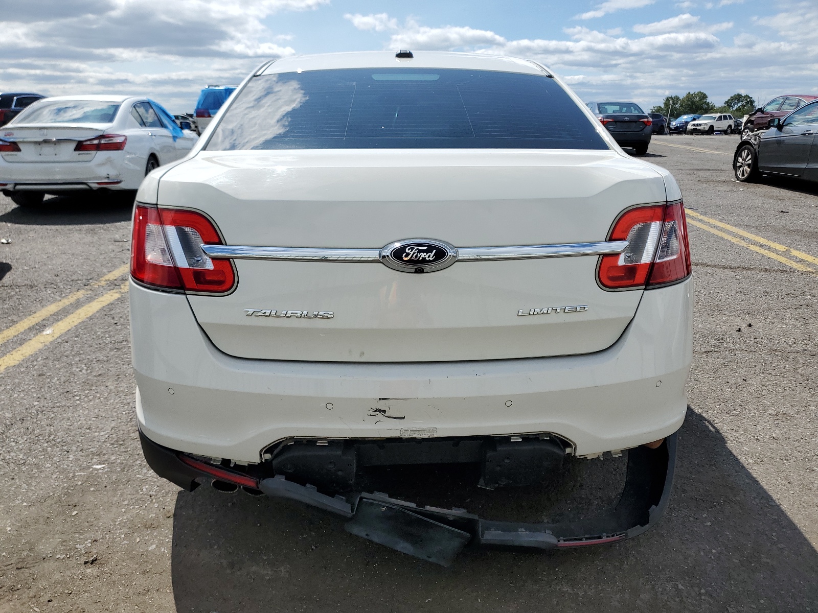 1FAHP2FW7AG166066 2010 Ford Taurus Limited