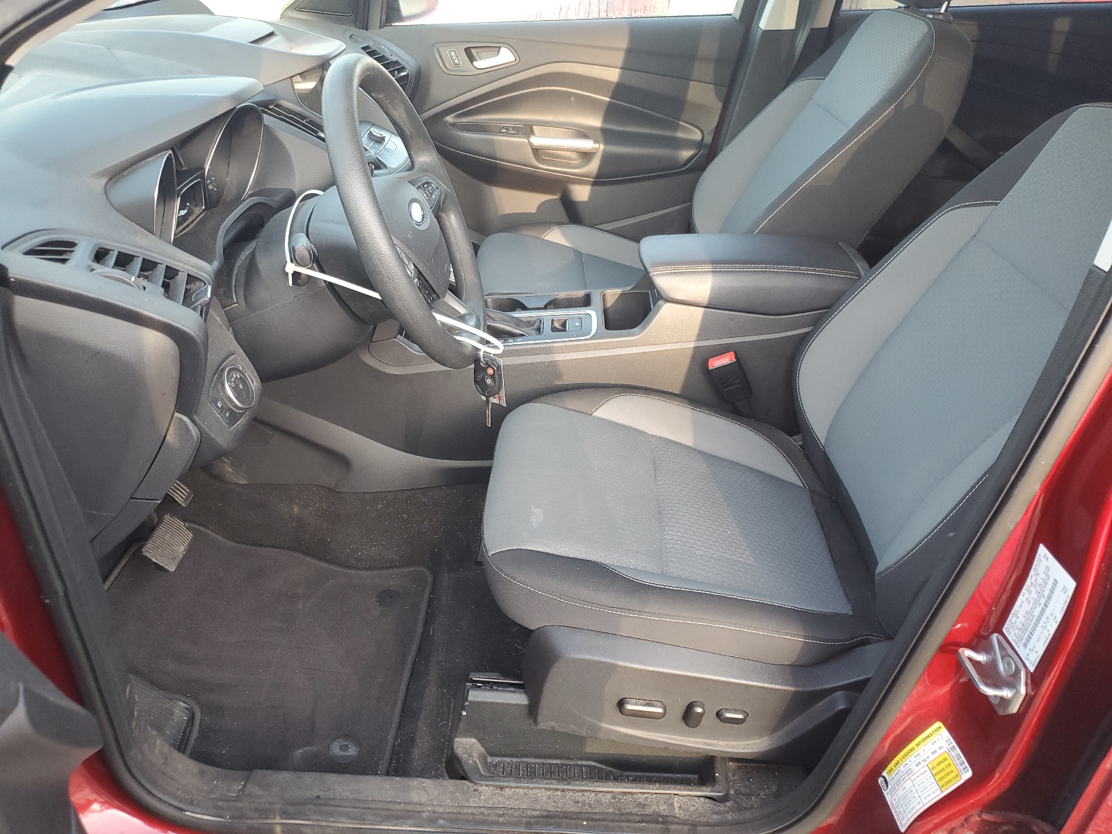 1FMCU0GD0JUC16494 2018 Ford Escape Se