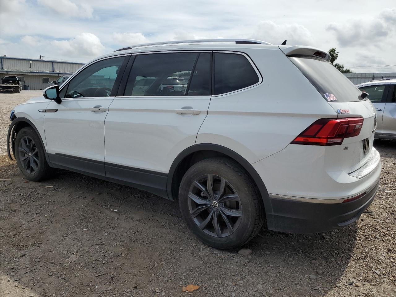 3VV3B7AXXNM158850 2022 VOLKSWAGEN TIGUAN - Image 2