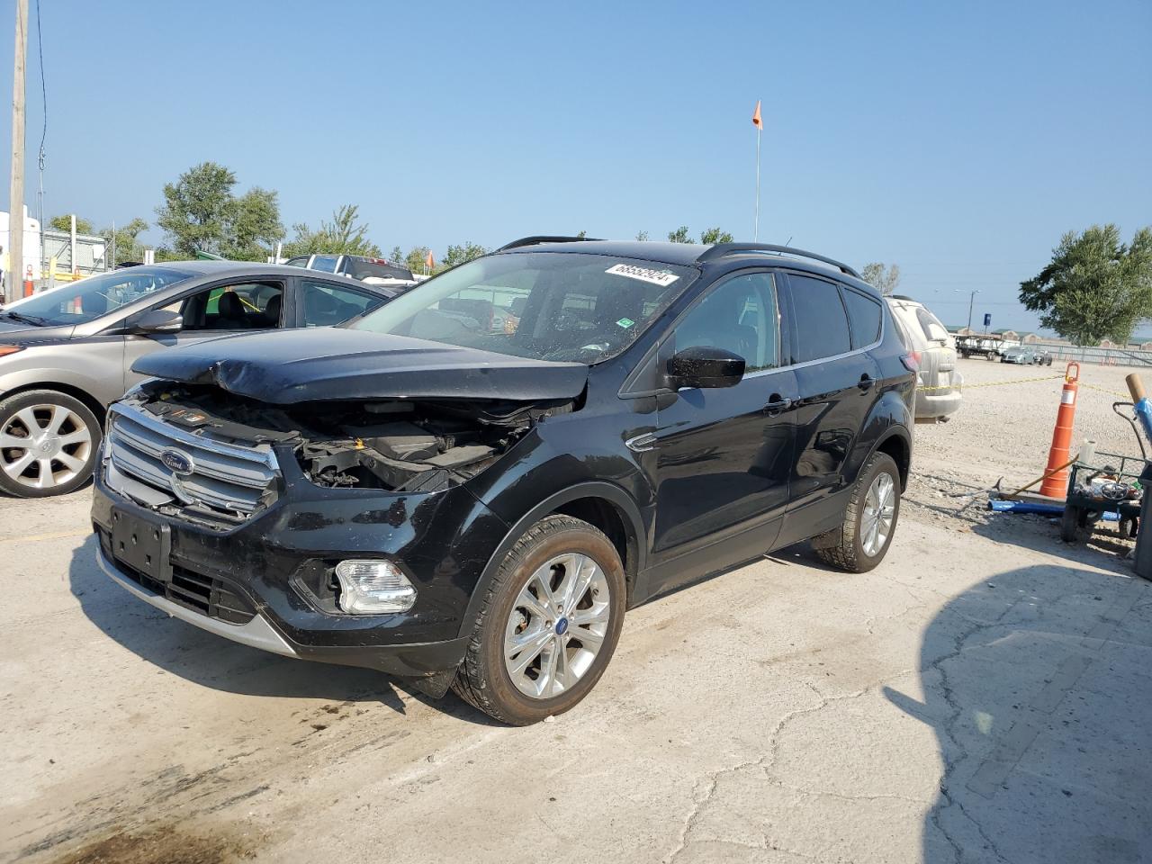 1FMCU9GD8JUA32196 2018 FORD ESCAPE - Image 1