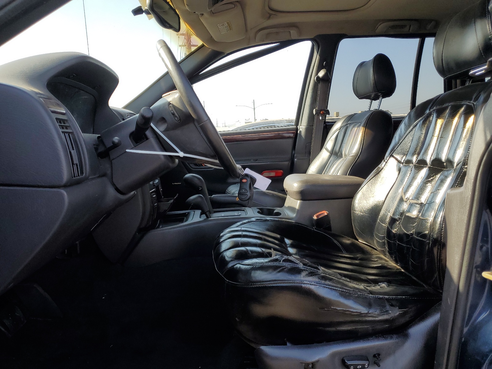 1J4GW58N8YC233476 2000 Jeep Grand Cherokee Limited