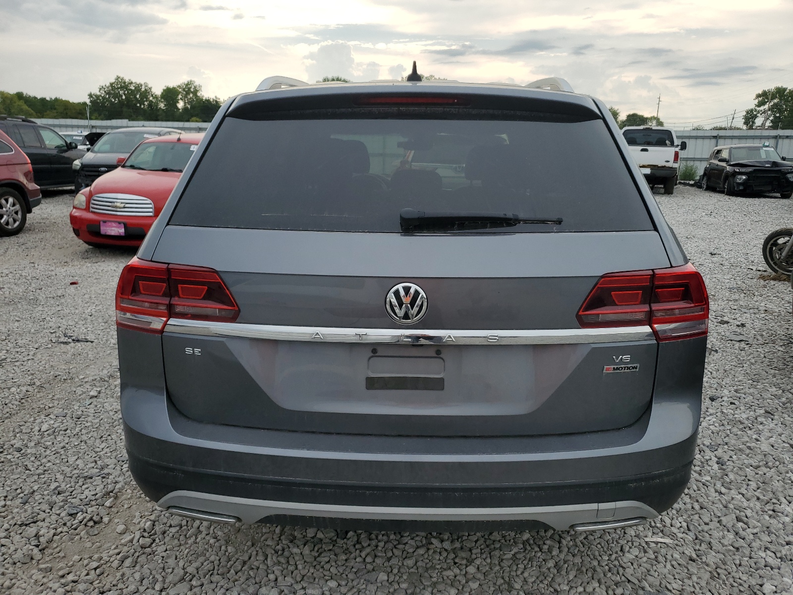 1V2LR2CA0JC556875 2018 Volkswagen Atlas Se