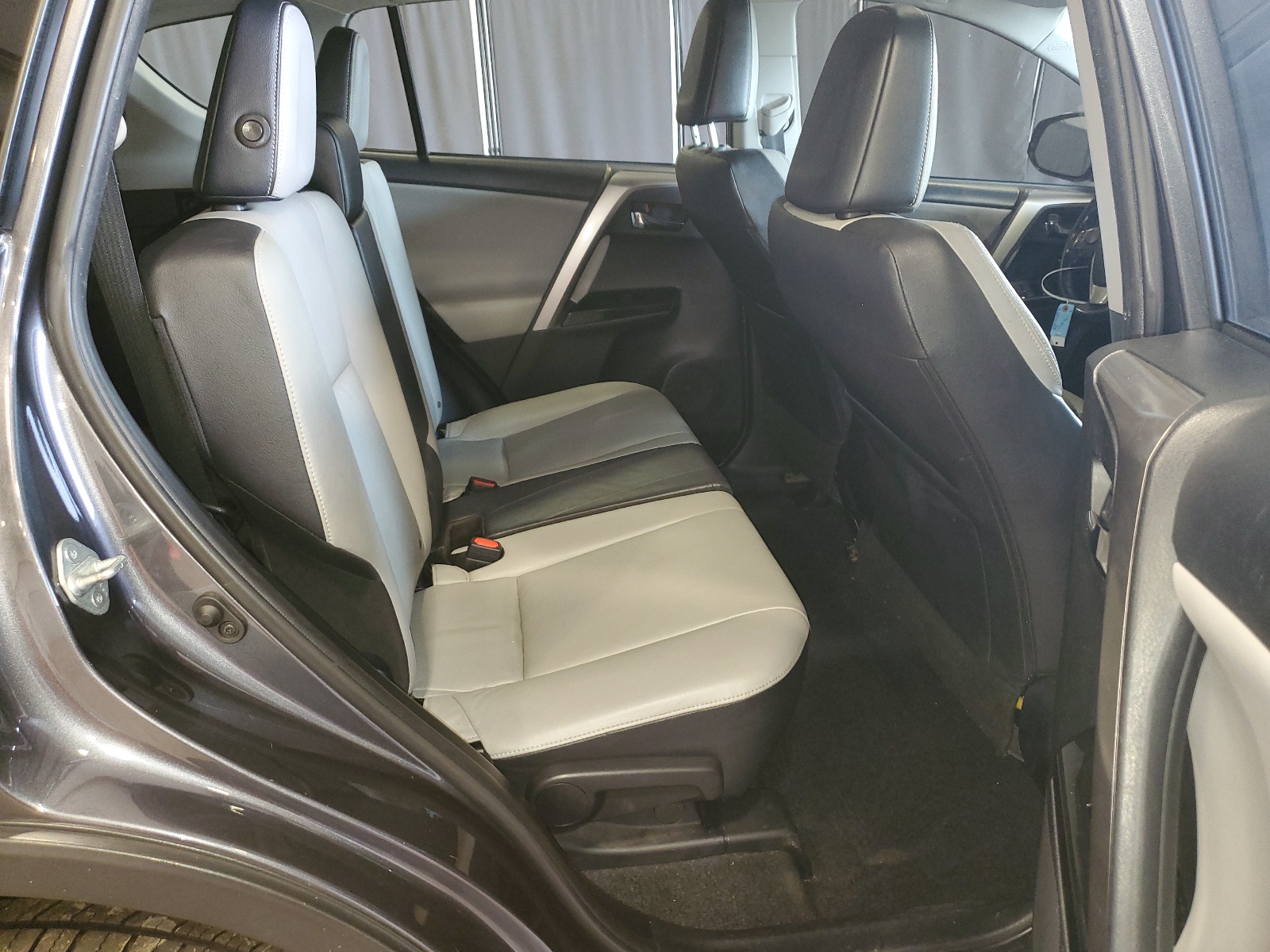 JTMDFREV2HD218969 2017 Toyota Rav4 Limited