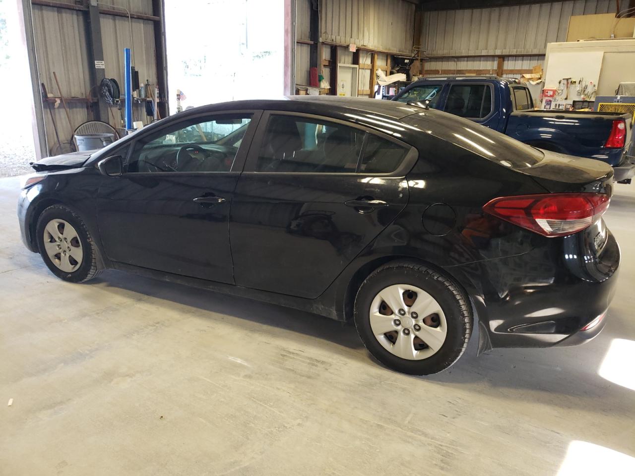 3KPFL4A77JE203741 2018 KIA FORTE - Image 2