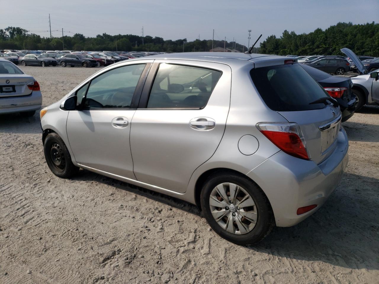 VIN JTDKTUD36DD557814 2013 TOYOTA YARIS no.2