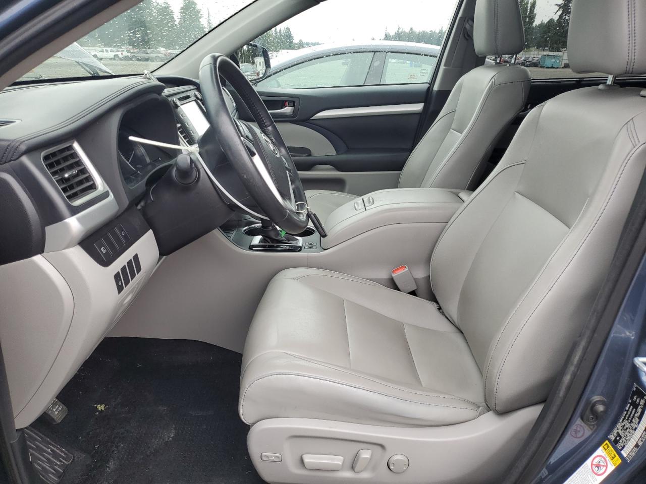 2017 Toyota Highlander Hybrid VIN: 5TDJGRFH2HS025993 Lot: 68008774