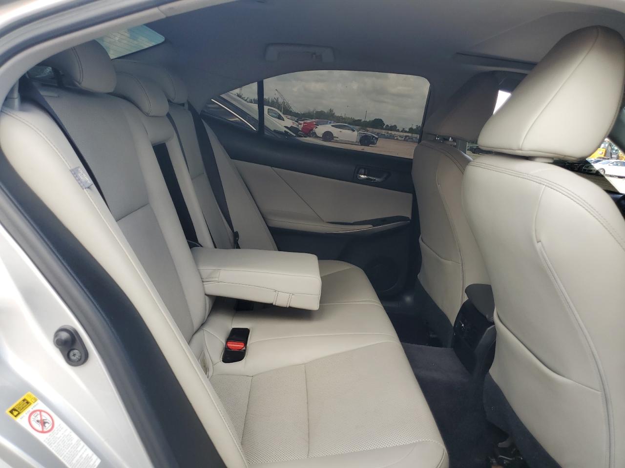 2014 Lexus IS - Image 10