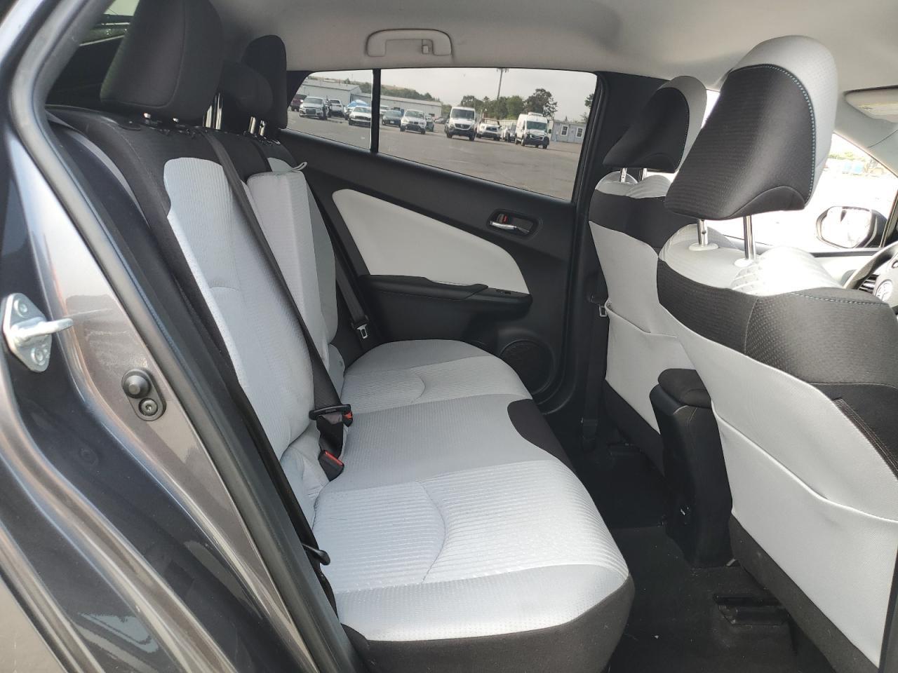 2016 Toyota Prius - Image 10