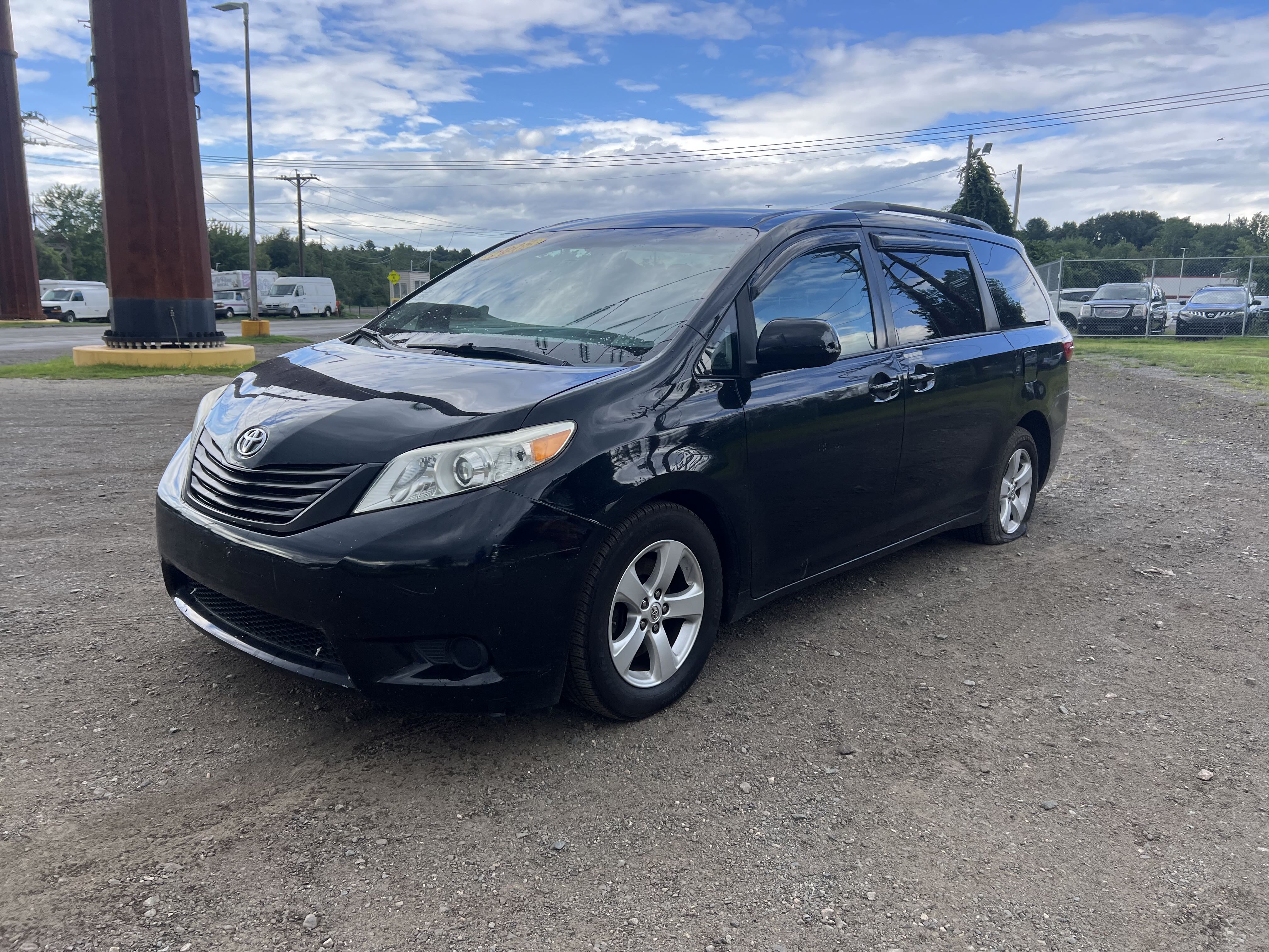 2015 Toyota Sienna Le vin: 5TDKK3DC3FS564241