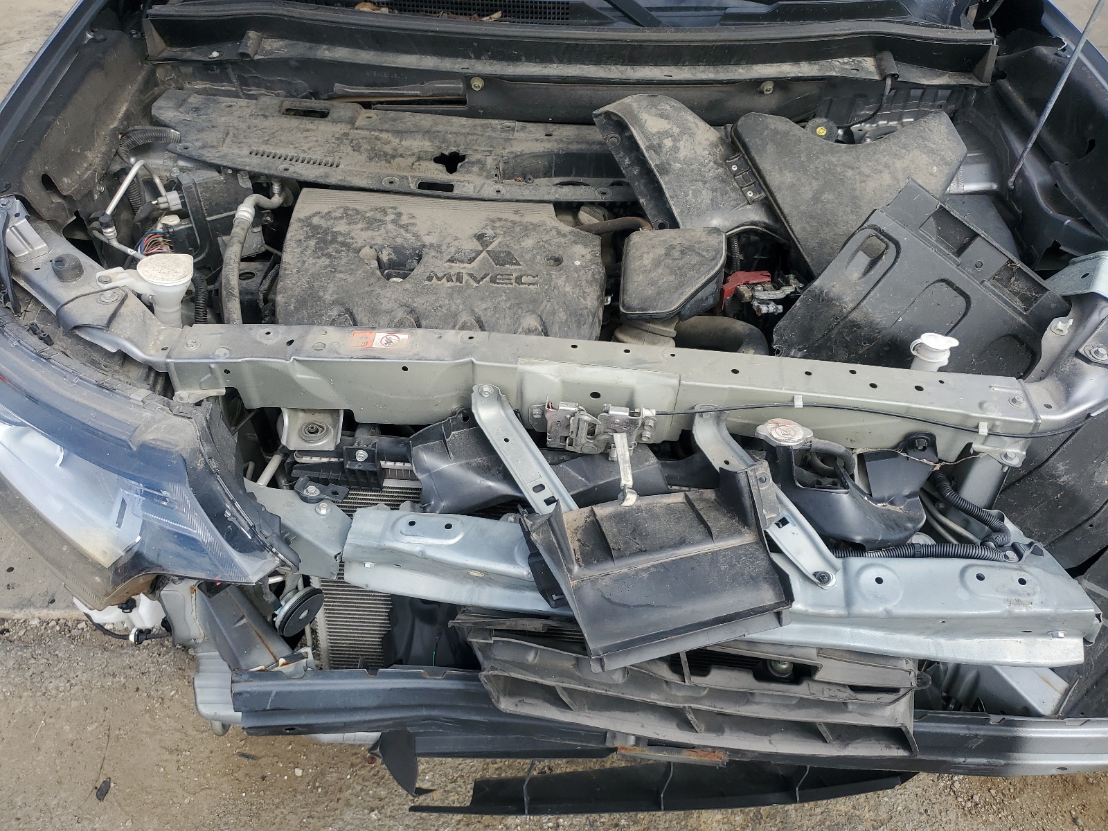 JA4AD3A33KZ048474 2019 Mitsubishi Outlander Se