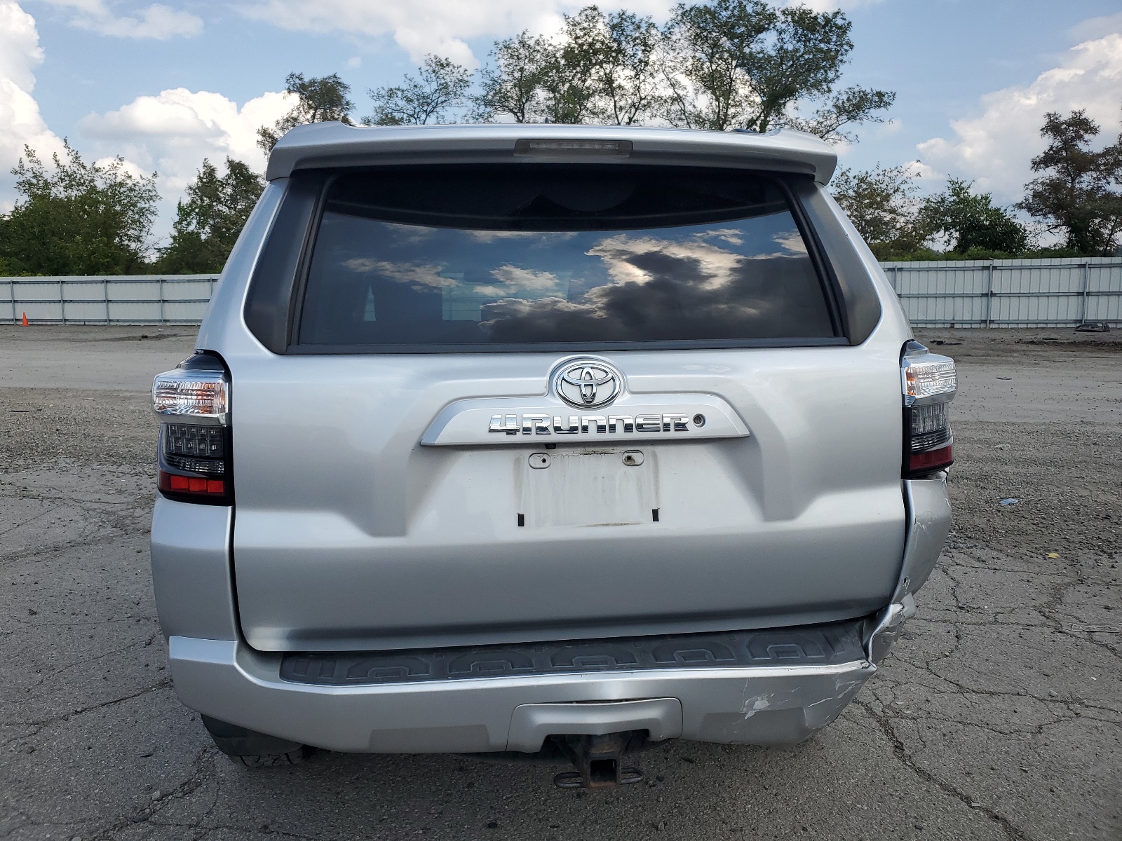 JTEBU5JR1K5660976 2019 Toyota 4Runner Sr5