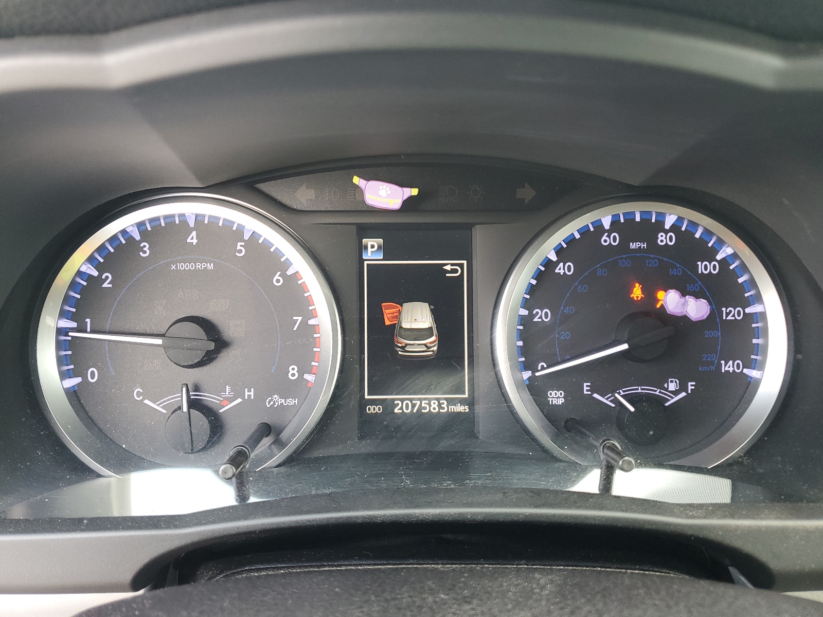 5TDZARFHXJS035584 2018 Toyota Highlander Le