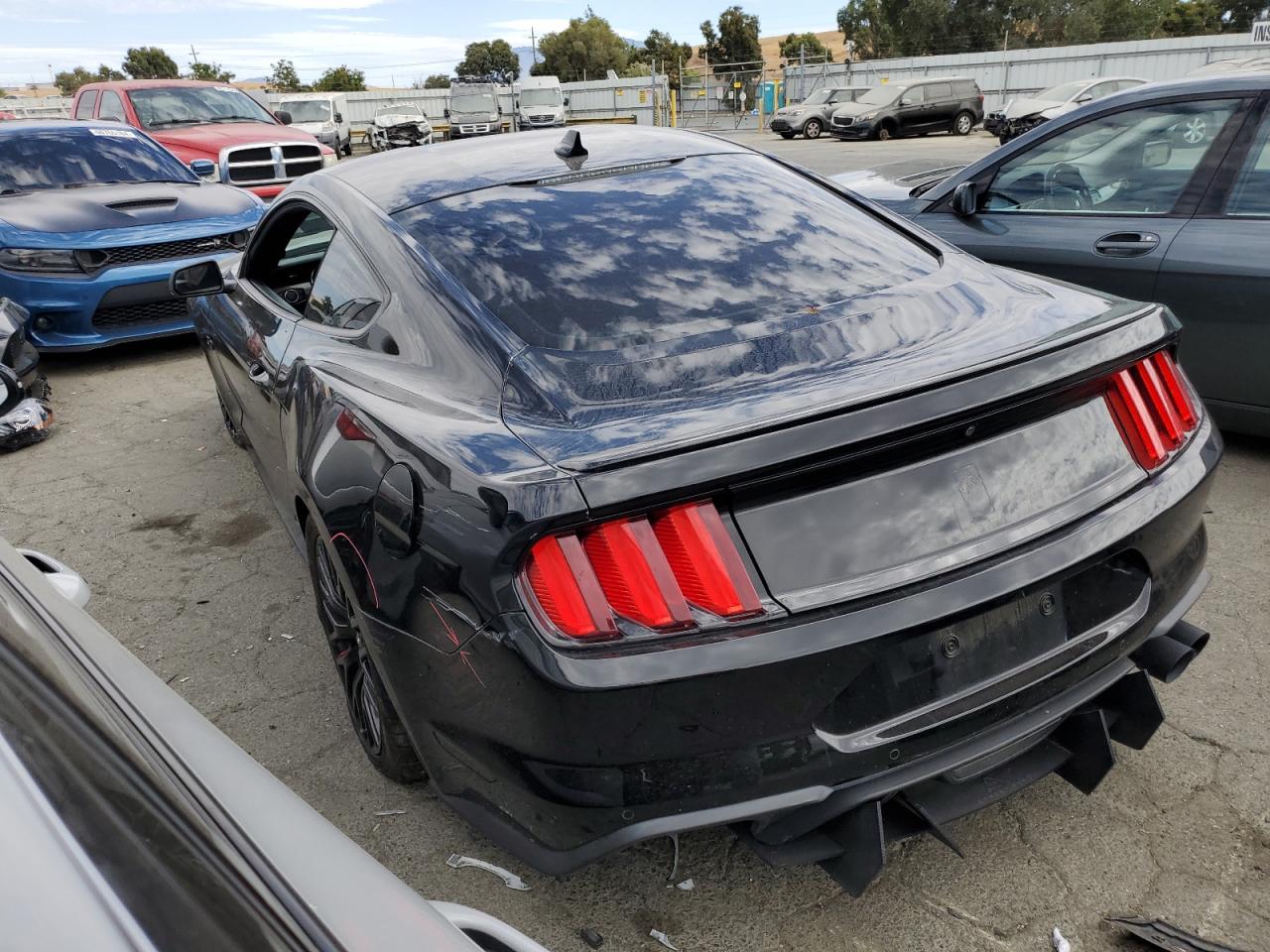 1FA6P8CF4L5158911 Ford Mustang GT 2