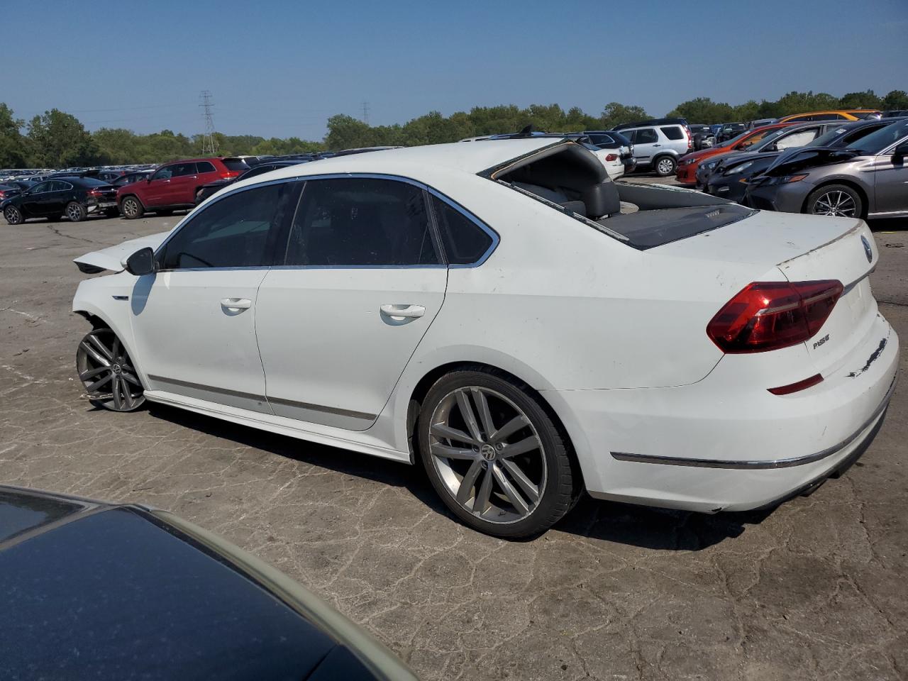 1VWDT7A32HC033552 2017 VOLKSWAGEN PASSAT - Image 2