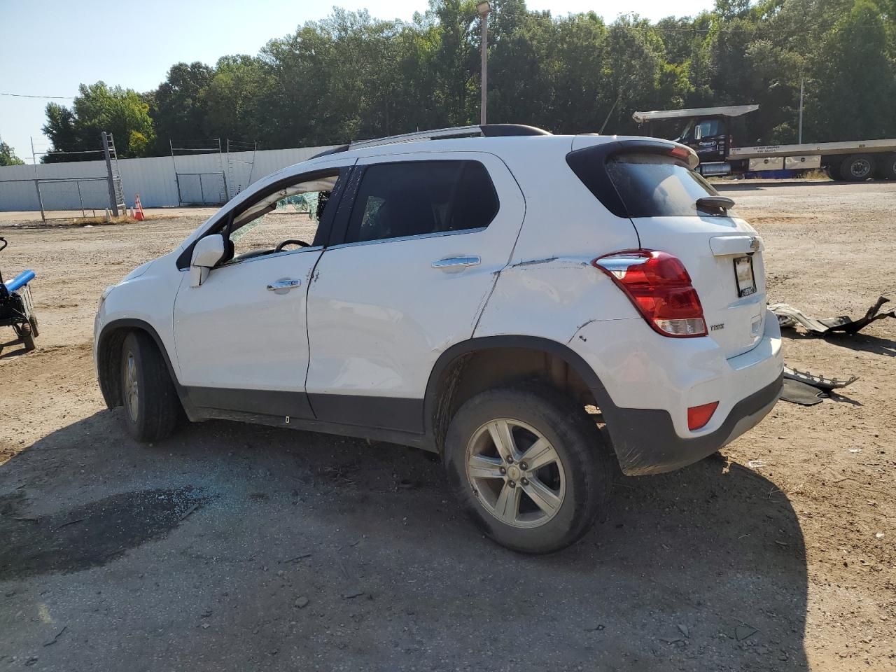 KL7CJLSB6KB957750 2019 CHEVROLET TRAX - Image 2