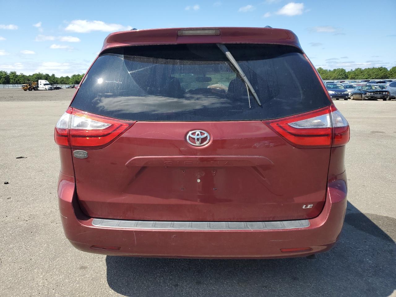 5TDKZ3DC5HS883669 2017 Toyota Sienna Le