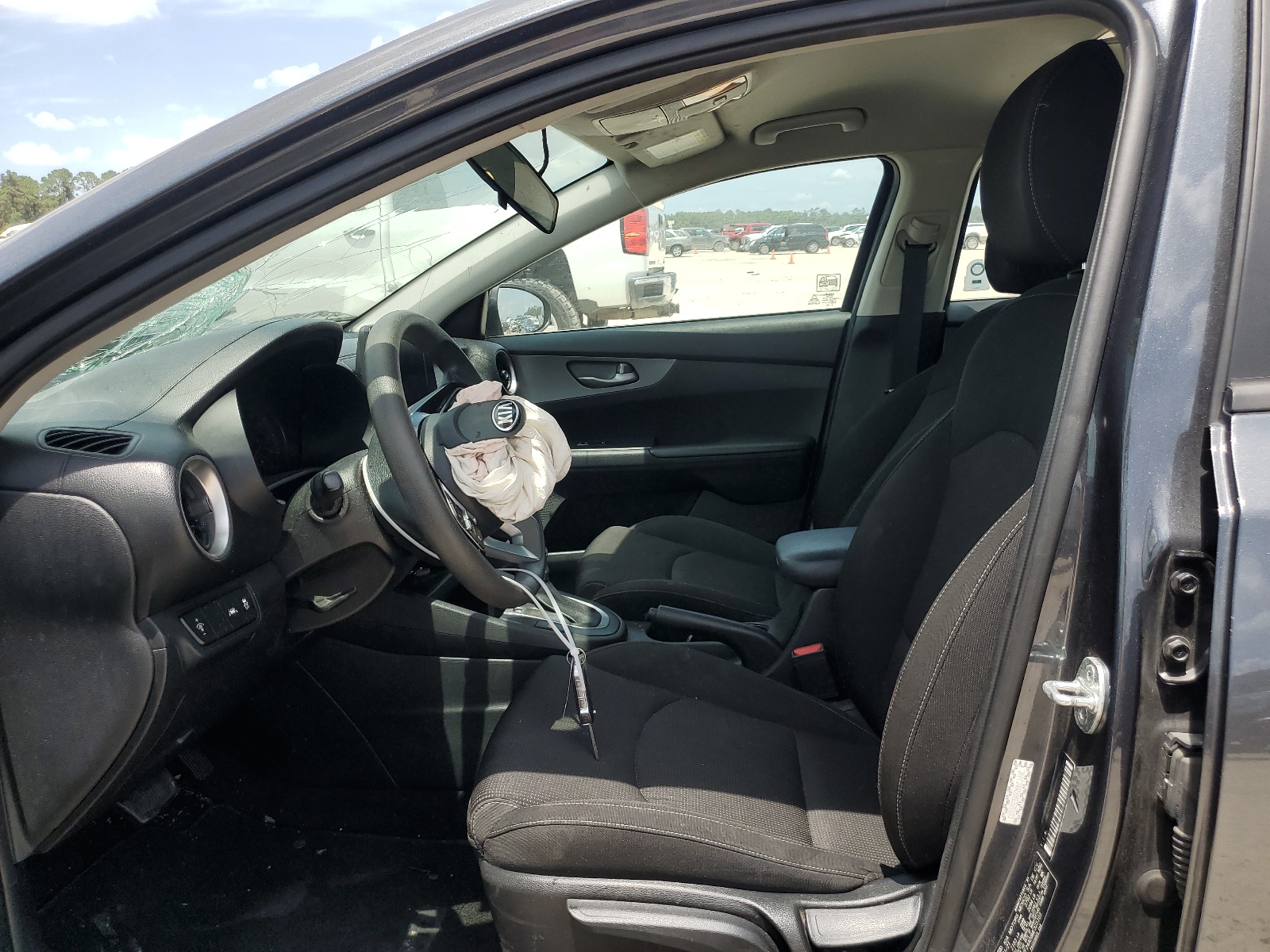 3KPF24AD8ME325103 2021 Kia Forte Fe