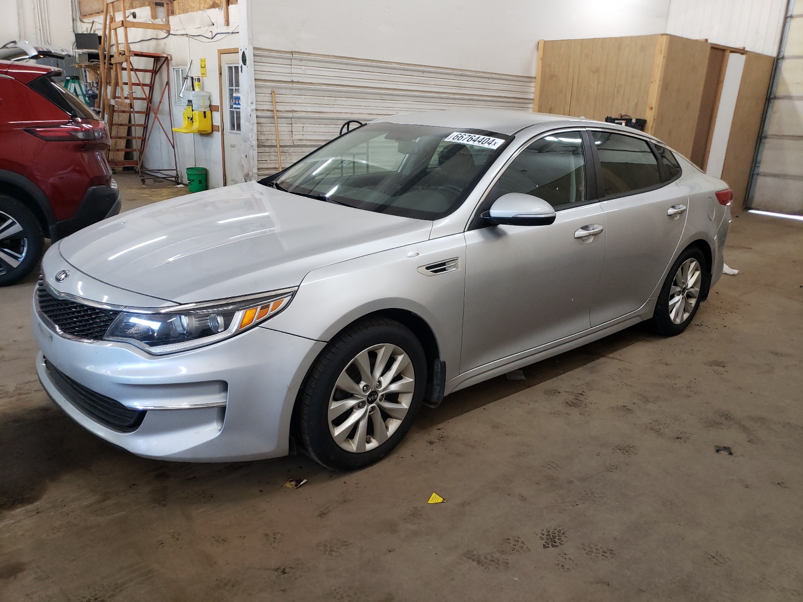 2018 Kia Optima Lx vin: 5XXGT4L39JG261176