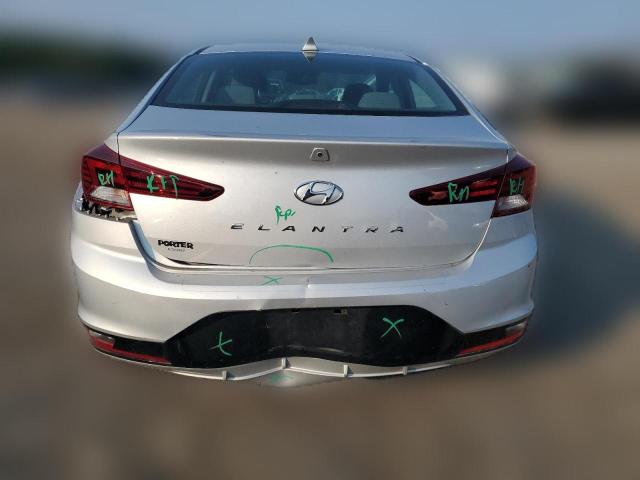  HYUNDAI ELANTRA 2019 Серебристый