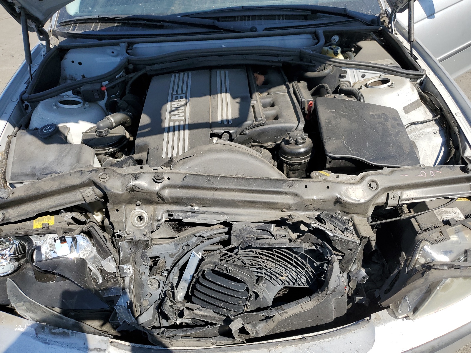 WBAAZ33433KP79927 2003 BMW 325 I