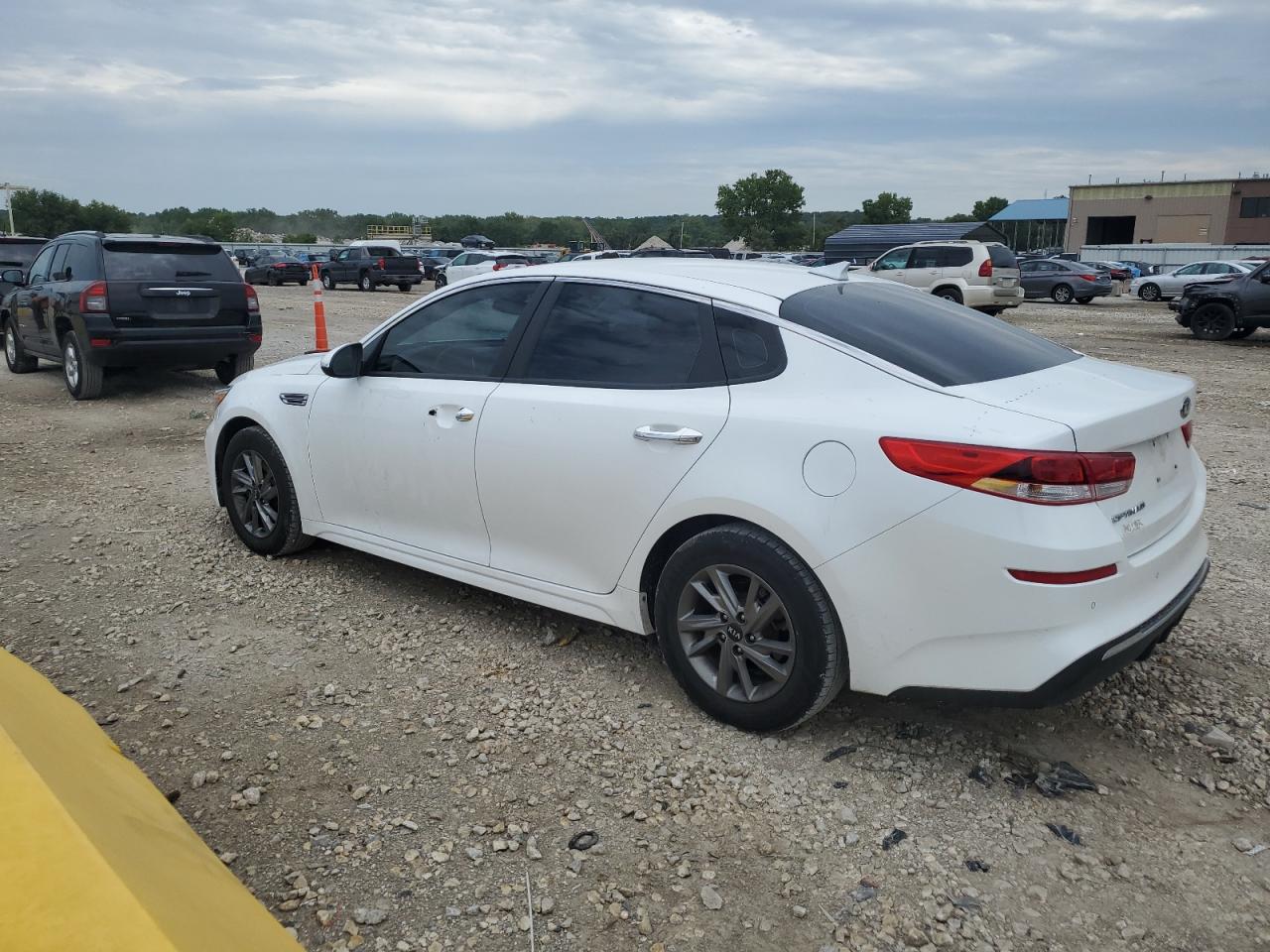 5XXGT4L36KG337910 2019 KIA OPTIMA - Image 2