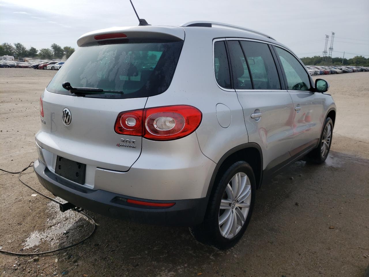 2011 Volkswagen Tiguan - Image 3