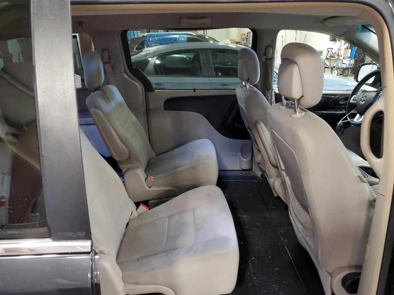 2012 Dodge Caravan - Image 11