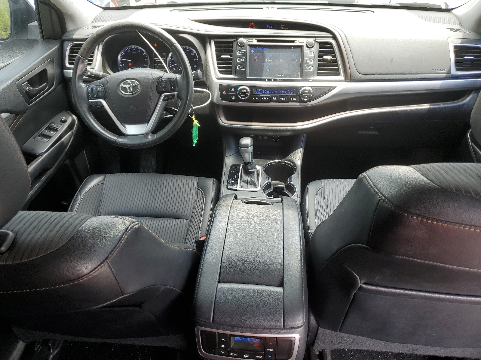 5TDZZRFH4HS203125 2017 Toyota Highlander Le